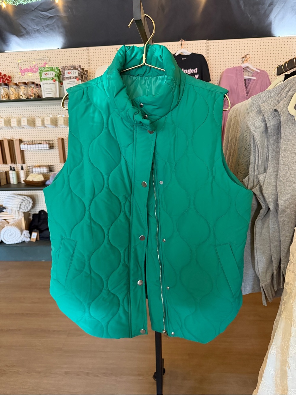 Green Quilted Puffer Vest - Women’s Sleeveless Jacket (BOX 6)